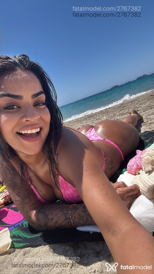 Acompanhante mulher com cabelo castanho de olhos pretos - Estrela Acompanhante mulher com cabelo castanho de olhos pretos - Estrela