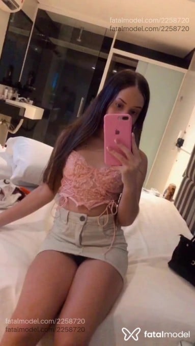 Acompanhante mulher trans com cabelo castanho de olhos castanhos em Recife - Isabelly