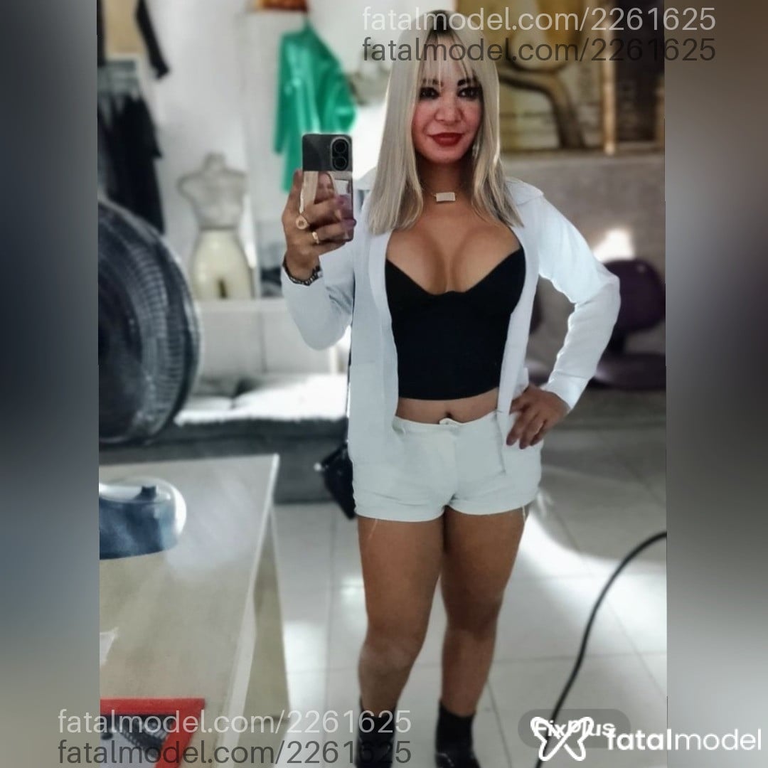 Acompanhante mulher trans morena (o) de olhos castanhos em Fortaleza - Júlia Cabeleireira