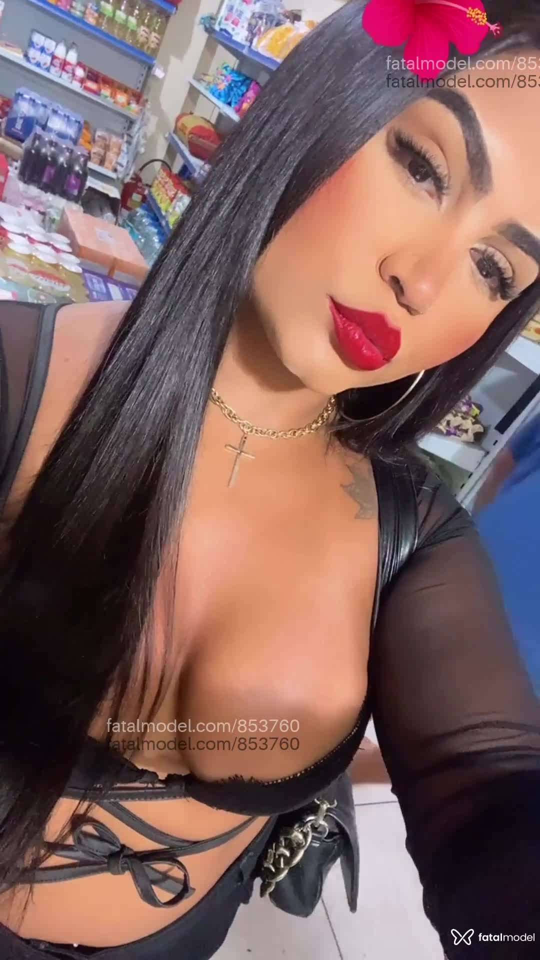 Acompanhante mulher trans morena (o) de olhos azuis em Armação dos Búzios - Carolayne