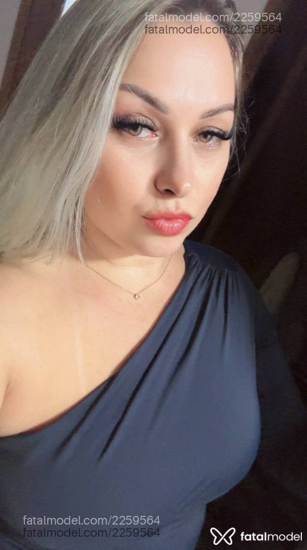 Acompanhante mulher loira (o) de olhos mel - Monique