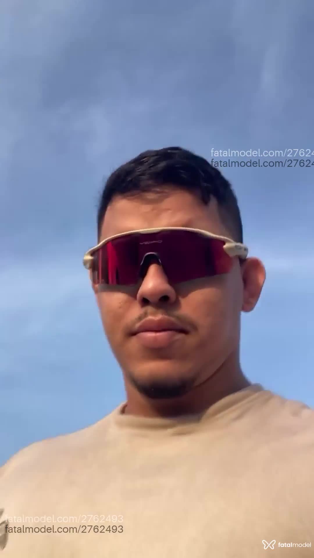 Acompanhante homem morena (o) de olhos mel em São Paulo Acompanhante homem morena (o) de olhos mel em São Paulo - Alexandre