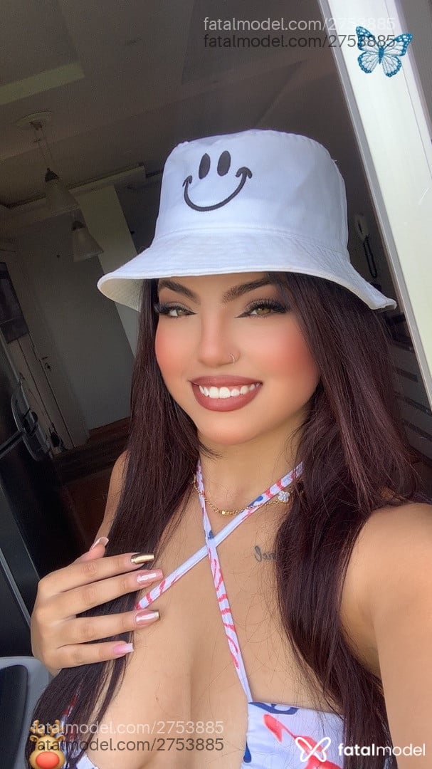 Acompanhante mulher morena (o) de olhos mel em Curitiba Acompanhante mulher morena (o) de olhos mel em Curitiba - Carol