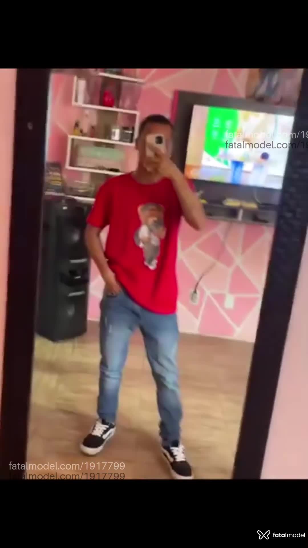 Acompanhante homem com cabelo castanho de olhos castanhos em Araranguá Acompanhante homem com cabelo castanho de olhos castanhos em Araranguá - Aryel