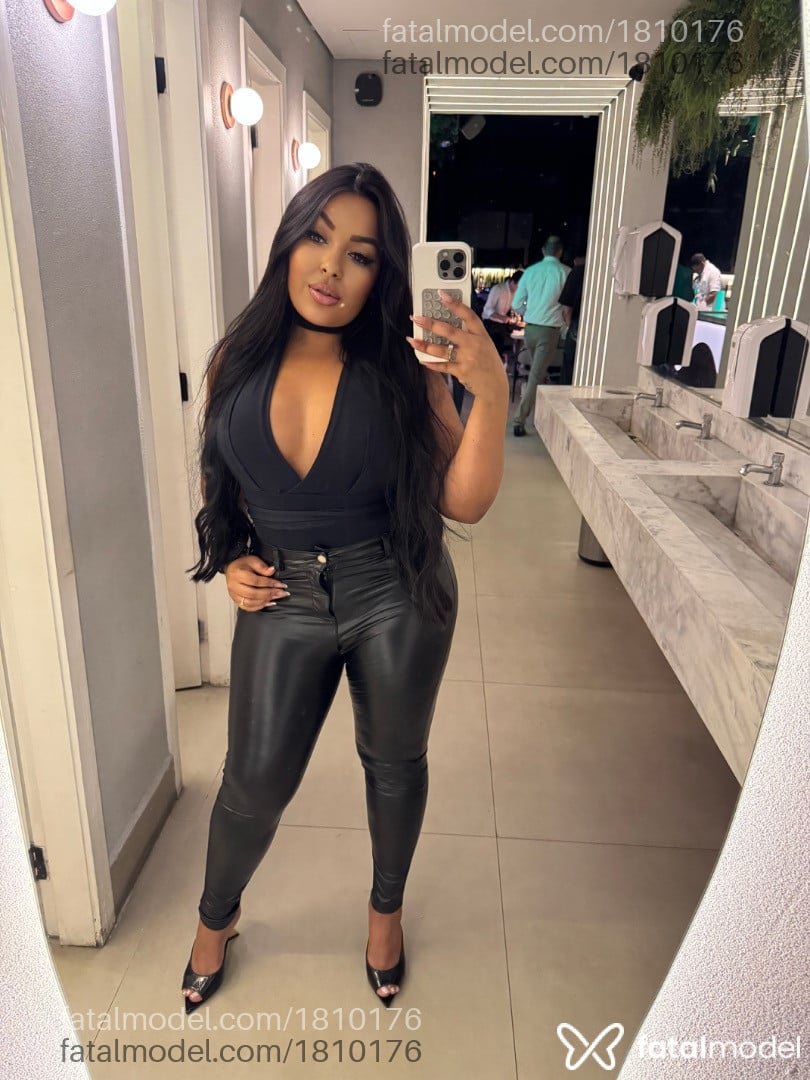 Acompanhante mulher morena (o) de olhos pretos em Santos Acompanhante mulher morena (o) de olhos pretos em Santos - Giovanna