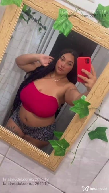 Acompanhante mulher morena (o) de olhos castanhos - Kakah Acompanhante mulher morena (o) de olhos castanhos - Kakah
