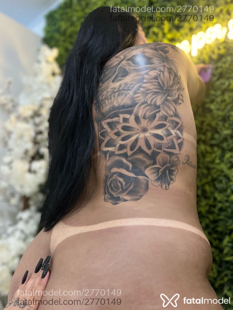 Acompanhante mulher morena (o) de olhos castanhos em Virtual - Tiffany Araújo