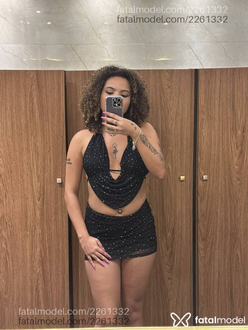 Acompanhante mulher com cabelo castanho de olhos mel - Estrella