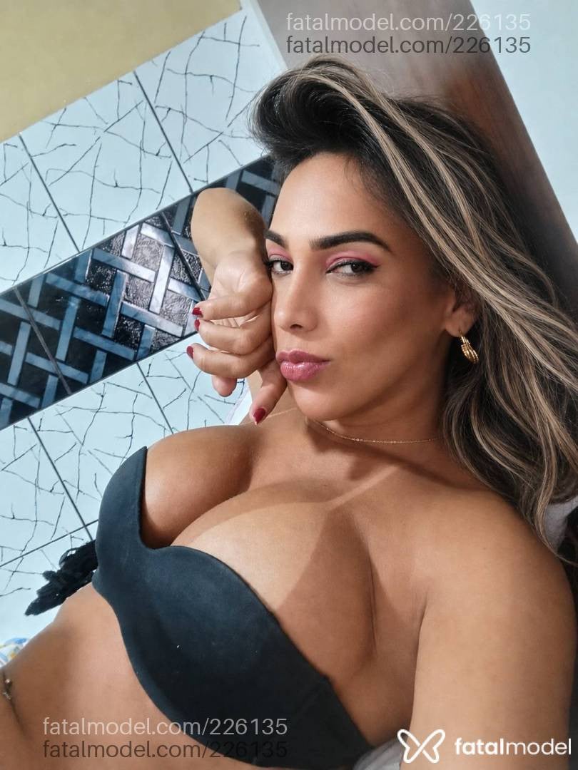 Acompanhante travesti com cabelo castanho de olhos castanhos - Byanca novaes