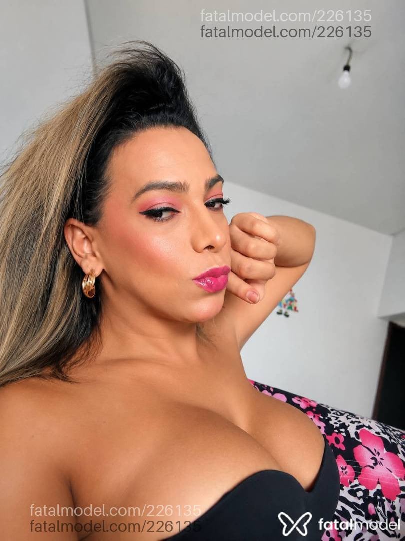 Acompanhante travesti com cabelo castanho de olhos castanhos em Petrolina - Byanca novaes