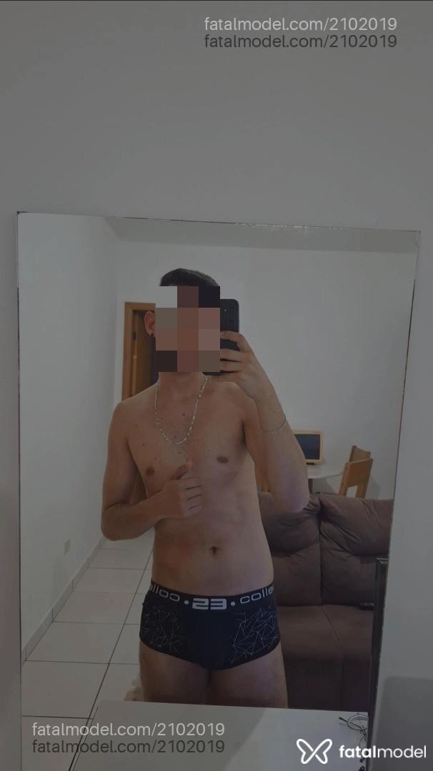 Acompanhante homem morena (o) de olhos verdes em Virtual Acompanhante homem morena (o) de olhos verdes em Virtual - Mathe