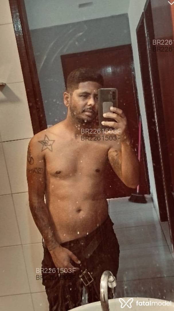 Acompanhante homem morena (o) de olhos castanhos - James Acompanhante homem morena (o) de olhos castanhos - James