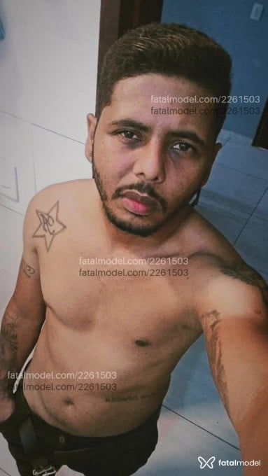 Acompanhante homem morena (o) de olhos castanhos - James Acompanhante homem morena (o) de olhos castanhos - James