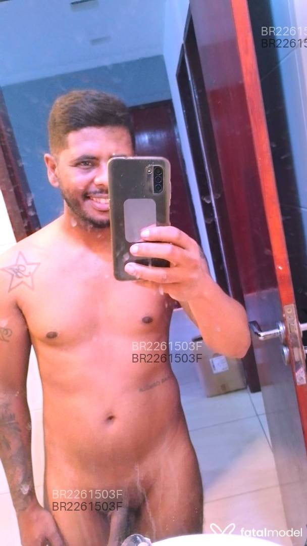 Acompanhante homem morena (o) de olhos castanhos - James Acompanhante homem morena (o) de olhos castanhos - James