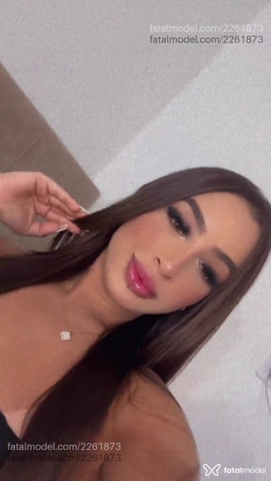 Acompanhante mulher com cabelo castanho de olhos mel - Sofia Barreto Acompanhante mulher com cabelo castanho de olhos mel - Sofia Barreto