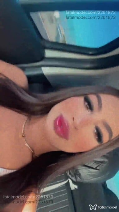 Acompanhante mulher com cabelo castanho de olhos mel - Sofia Barreto Acompanhante mulher com cabelo castanho de olhos mel - Sofia Barreto