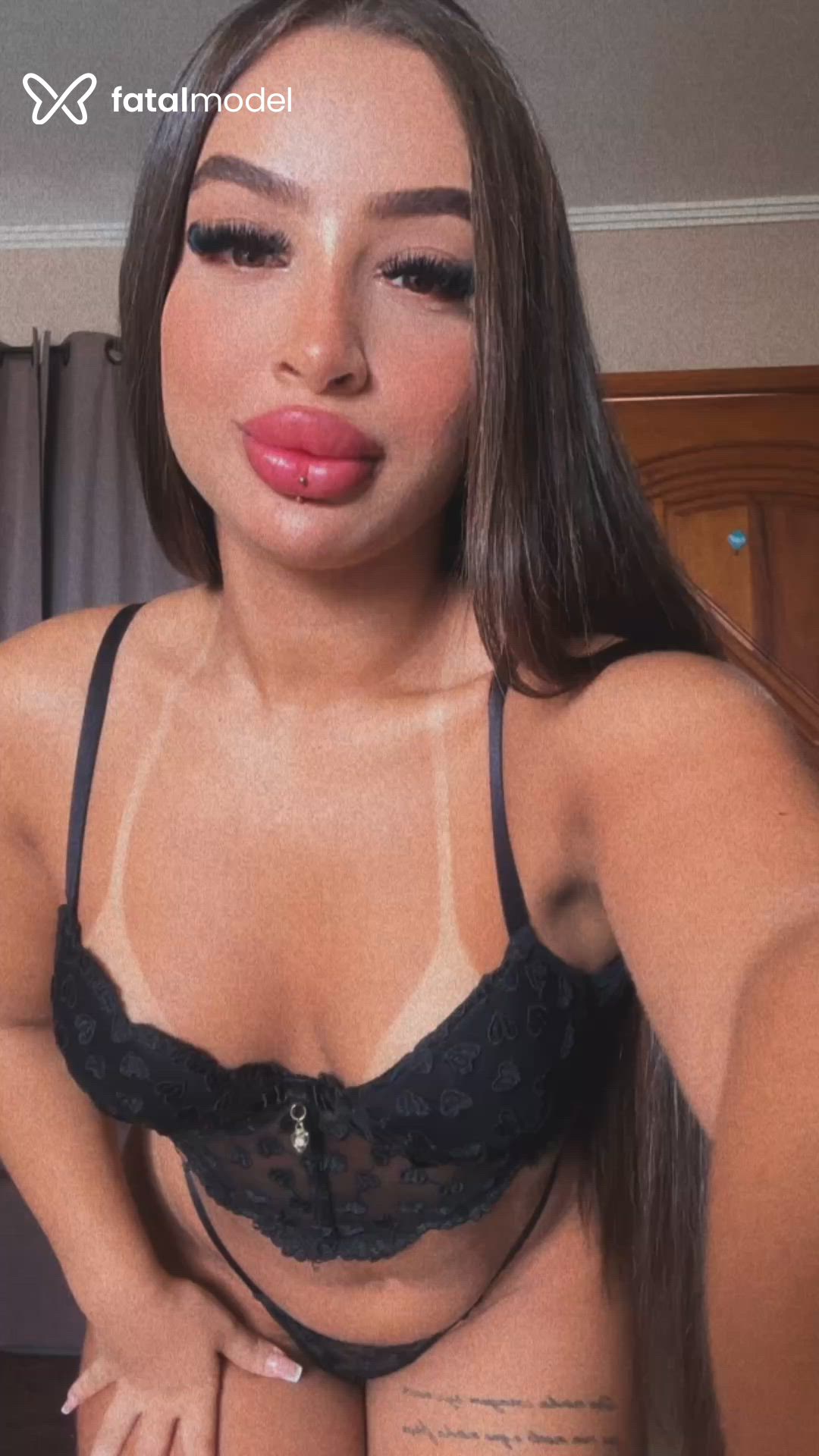 Acompanhante mulher com cabelo castanho de olhos mel em Canoas Acompanhante mulher com cabelo castanho de olhos mel em Canoas - Sofia Barreto