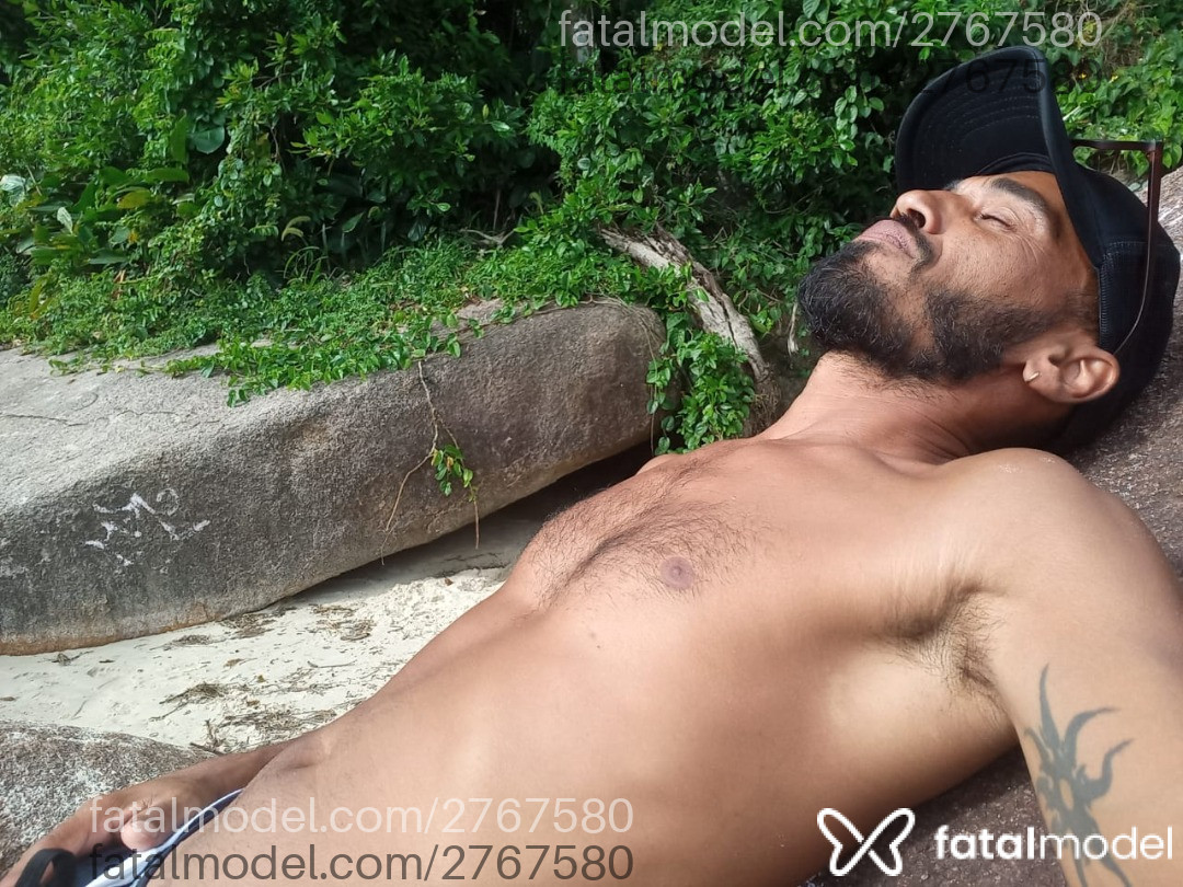 Acompanhante homem com cabelo castanho de olhos castanhos - Mendes Acompanhante homem com cabelo castanho de olhos castanhos - Mendes