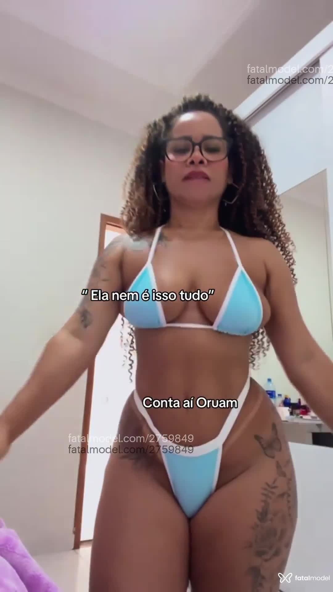 Acompanhante mulher com cabelo castanho de olhos pretos em Virtual - Lila Oliveira