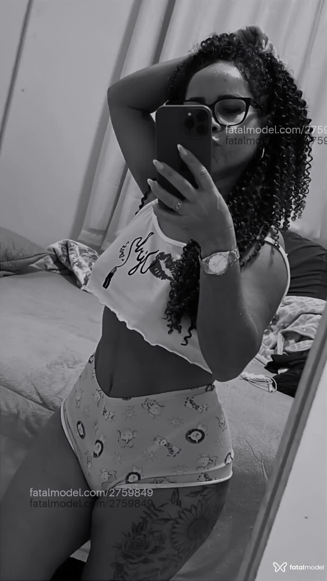 Acompanhante mulher com cabelo castanho de olhos pretos em Virtual - Lila Oliveira