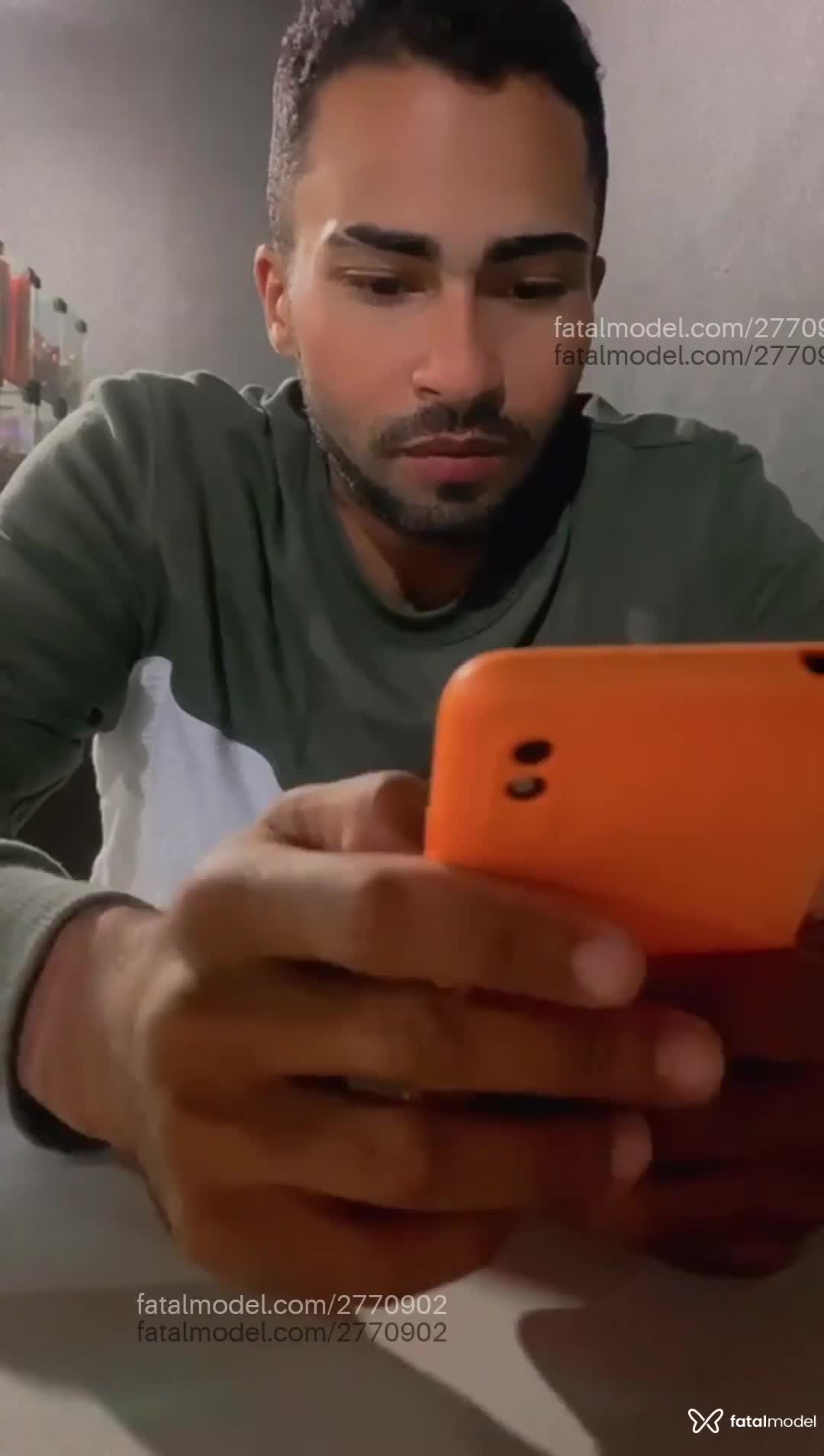 Acompanhante homem morena (o) de olhos castanhos em Virtual Acompanhante homem morena (o) de olhos castanhos em Virtual - Augusto
