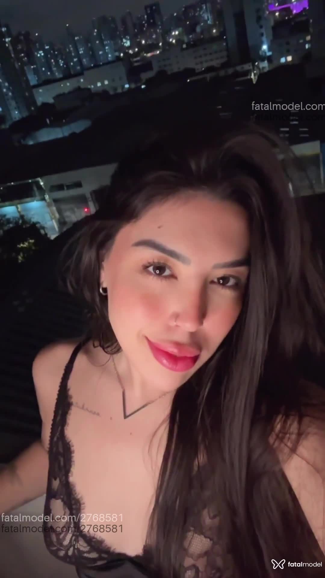 Acompanhante mulher morena (o) de olhos castanhos - Mari Vega Acompanhante mulher morena (o) de olhos castanhos - Mari Vega