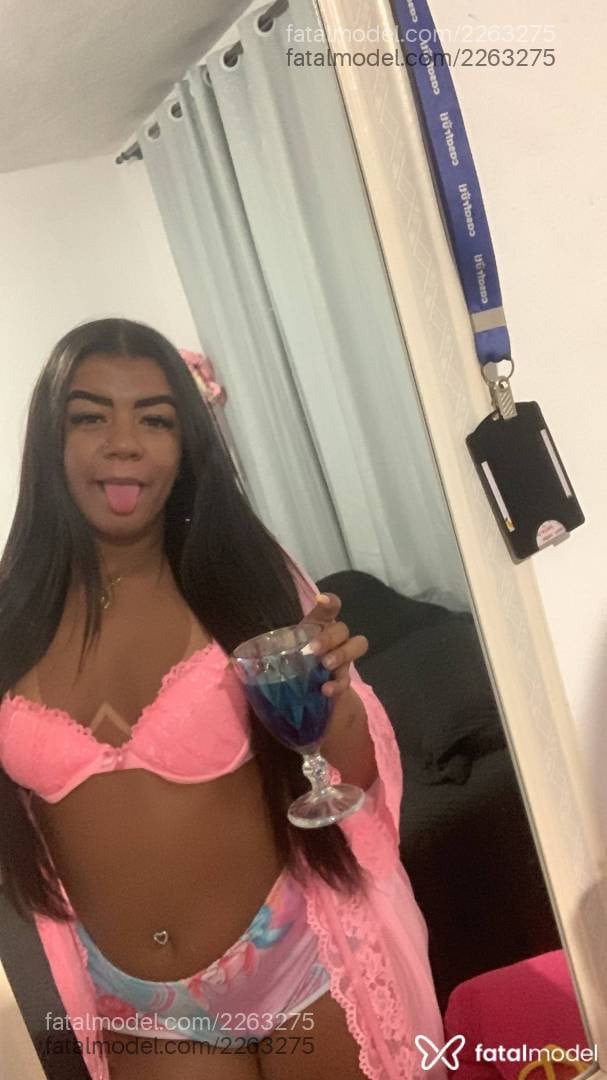 Acompanhante mulher com cabelo castanho de olhos pretos - Bella