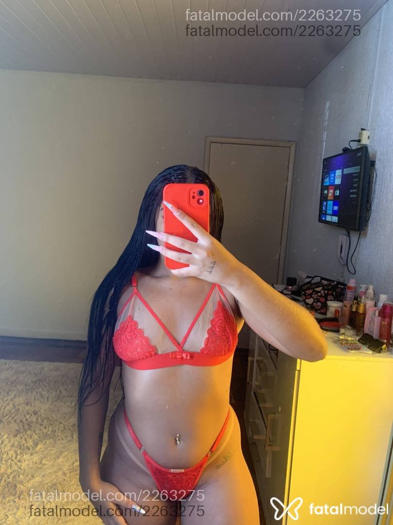 Acompanhante mulher com cabelo castanho de olhos pretos - Bella