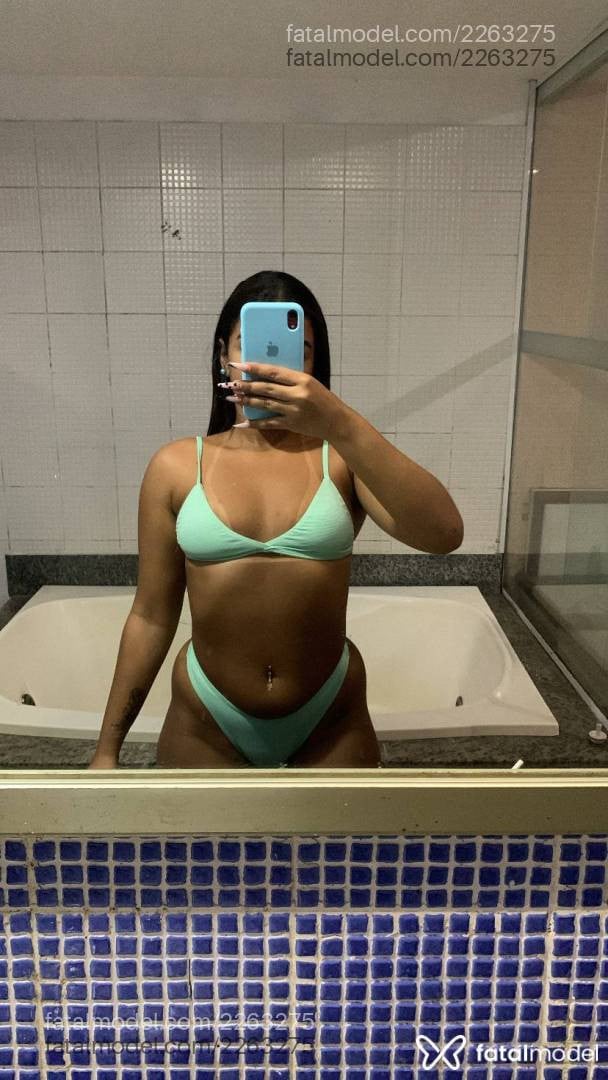 Acompanhante mulher com cabelo castanho de olhos pretos - Bella Acompanhante mulher com cabelo castanho de olhos pretos - Bella