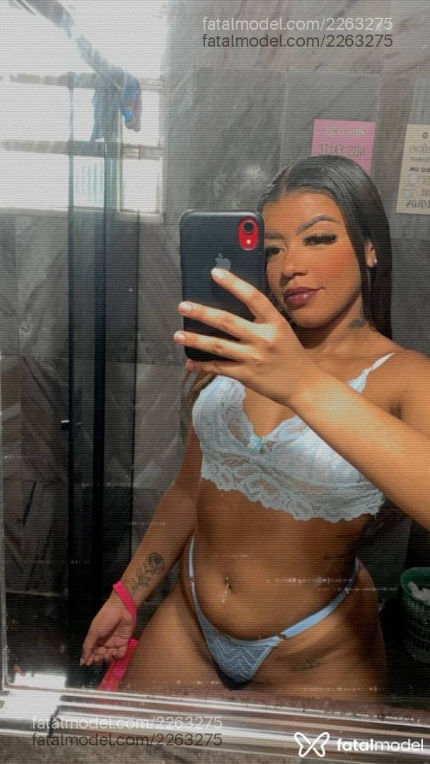 Acompanhante mulher com cabelo castanho de olhos pretos - Bella