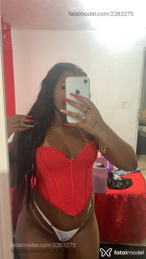 Acompanhante mulher com cabelo castanho de olhos pretos - Bella