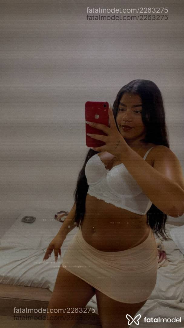 Acompanhante mulher com cabelo castanho de olhos pretos - Bella