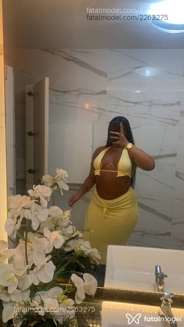 Acompanhante mulher com cabelo castanho de olhos pretos - Bella