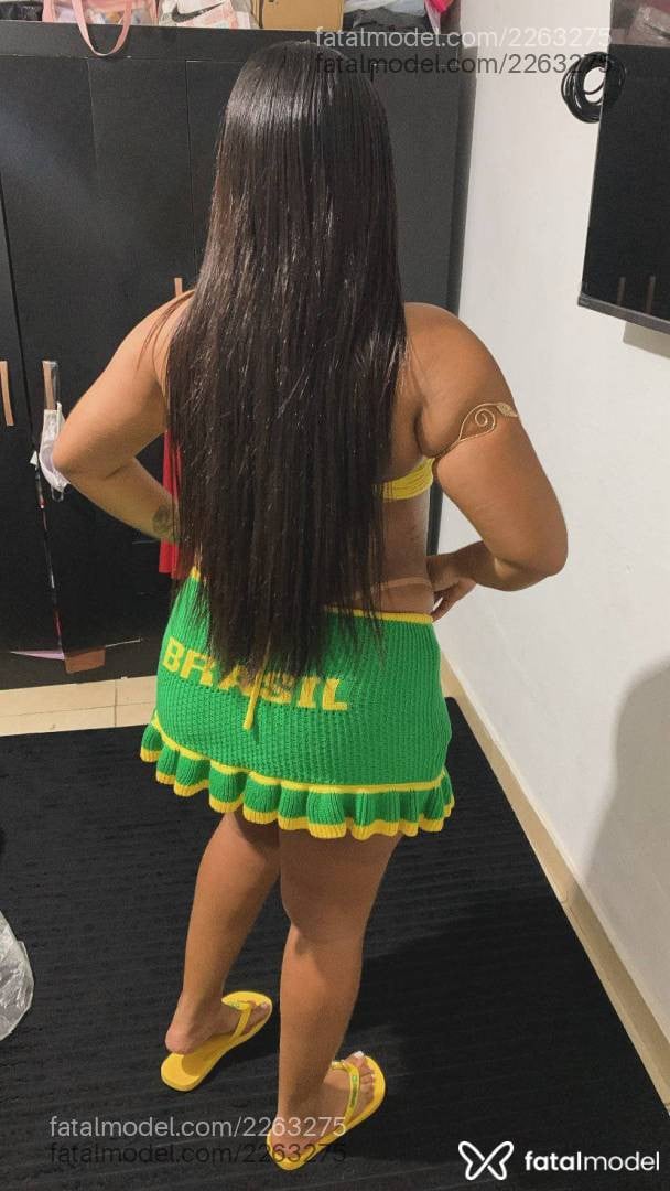 Acompanhante mulher com cabelo castanho de olhos pretos - Bella