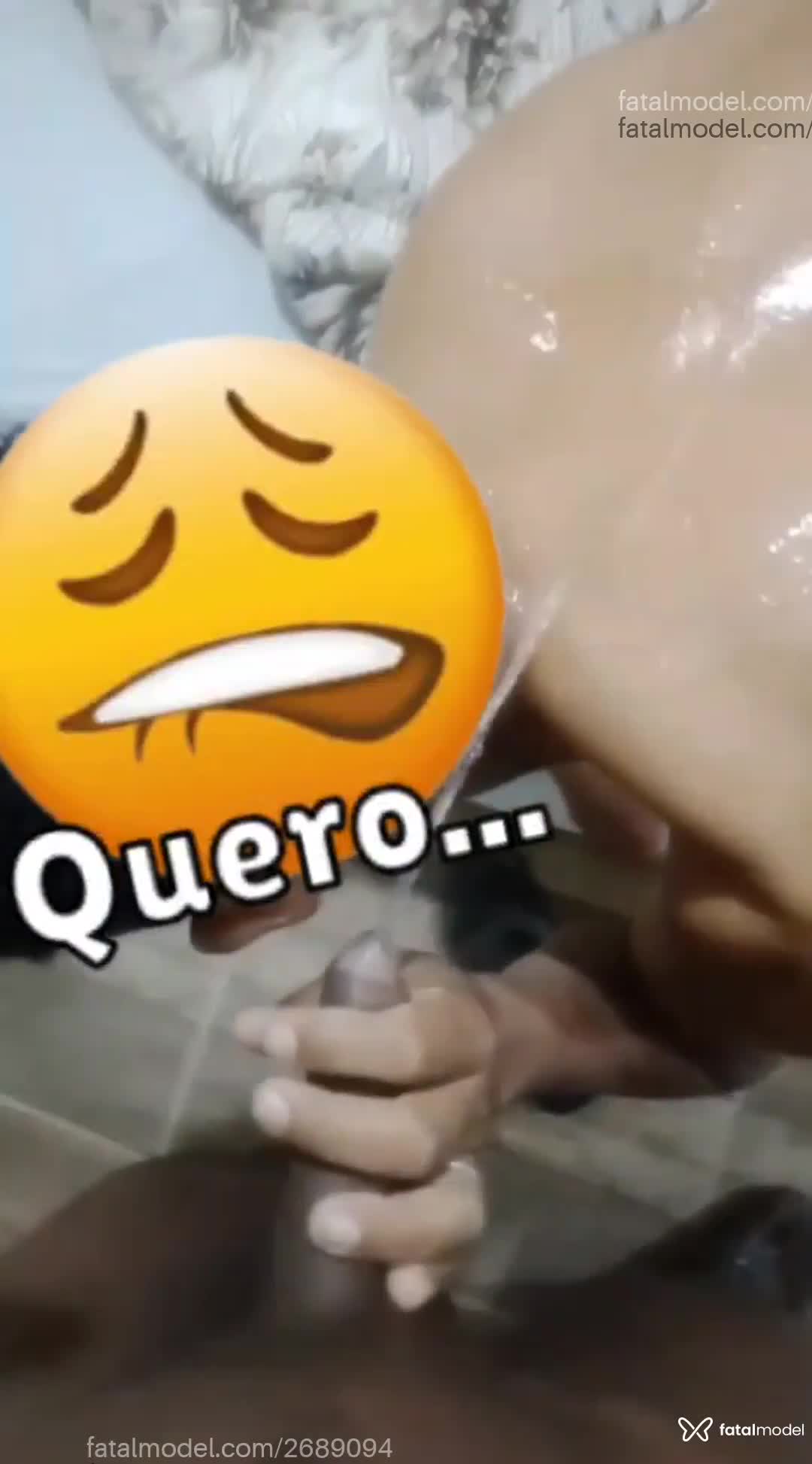 Acompanhante homem sem cabelo de olhos pretos - Tiago