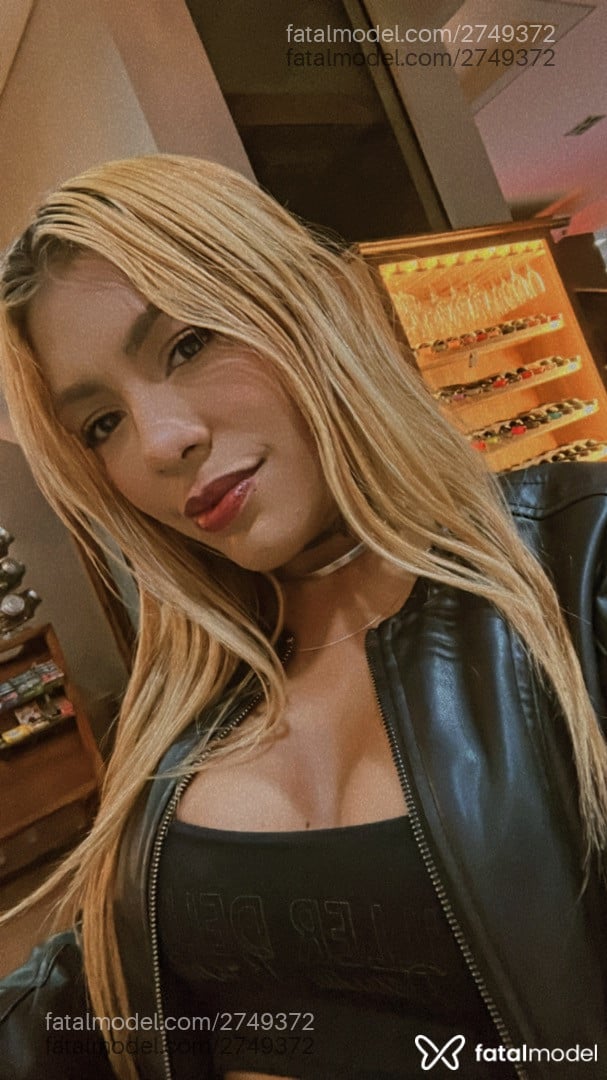 Acompanhante mulher loira (o) de olhos pretos em Goiânia - Viick