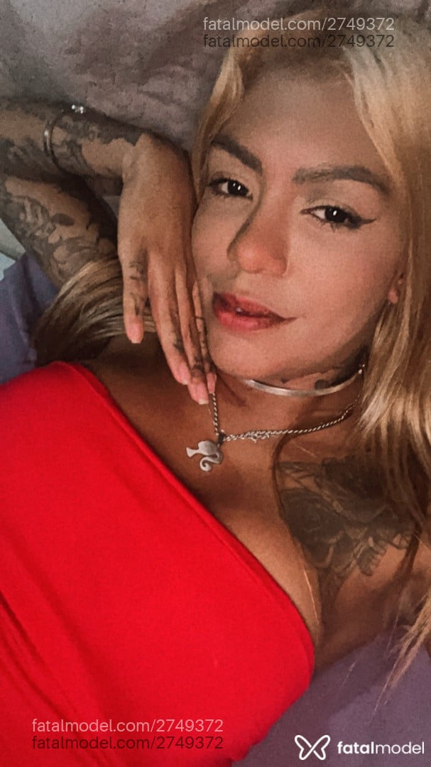Acompanhante mulher loira (o) de olhos pretos em Goiânia - Viick