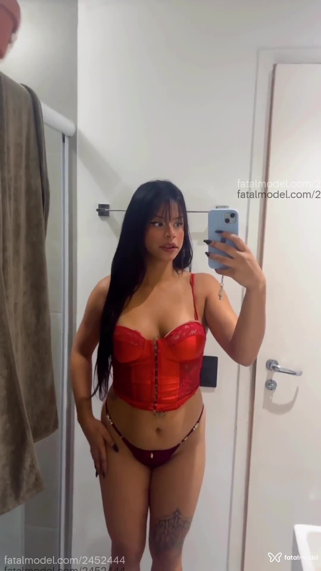 Acompanhante mulher morena (o) de olhos castanhos - Viviane