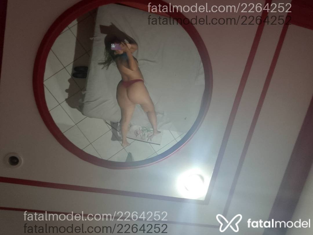 Acompanhante mulher loira (o) de olhos castanhos - Jamylly
