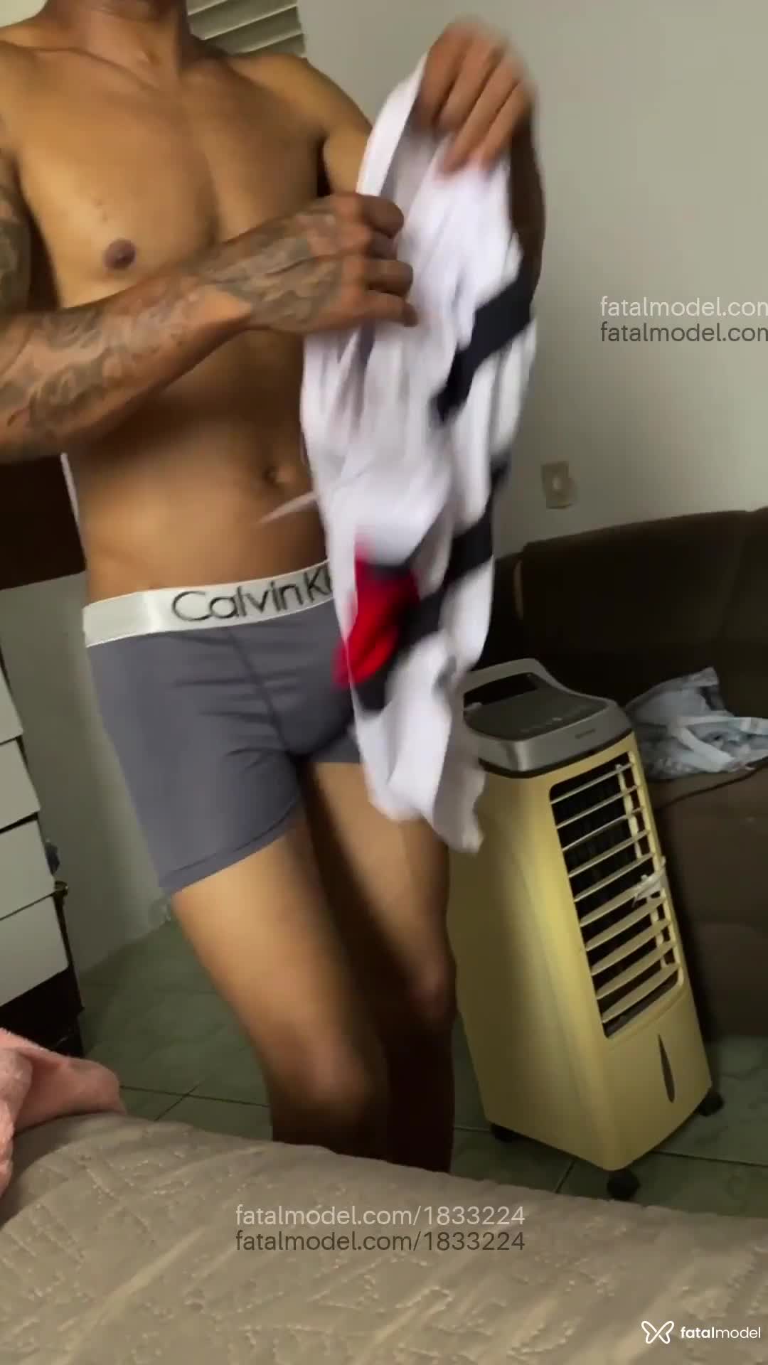 Acompanhante homem com cabelo castanho de olhos castanhos em Paracatu Acompanhante homem com cabelo castanho de olhos castanhos em Paracatu - Gustavo