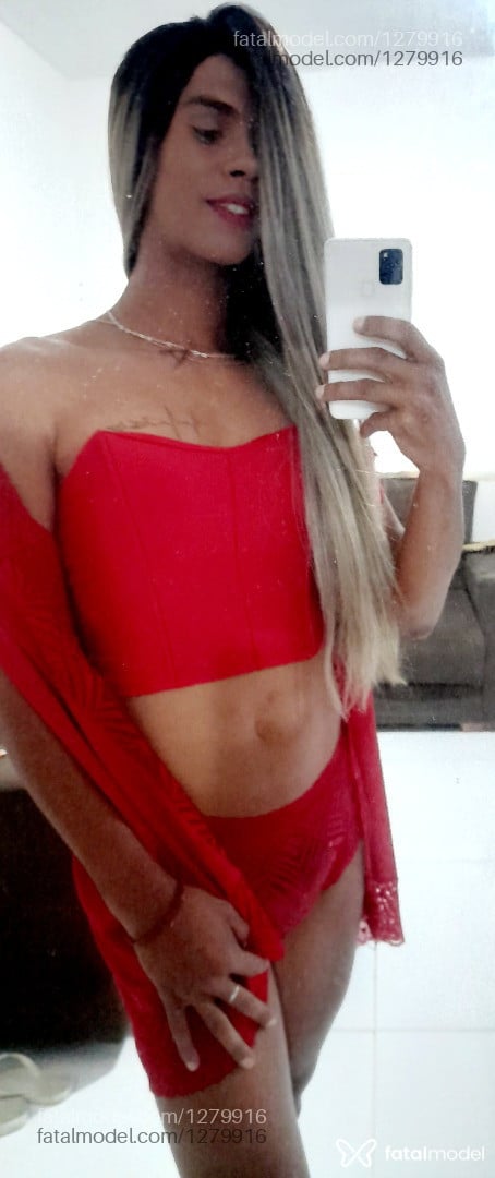 Acompanhante mulher trans loira (o) de olhos castanhos - Renata Dario Acompanhante mulher trans loira (o) de olhos castanhos - Renata Dario