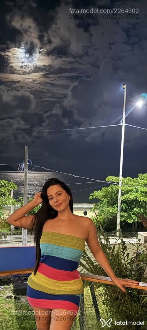 Acompanhante mulher morena (o) de olhos castanhos - Larissa