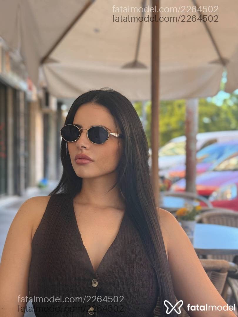 Acompanhante mulher morena (o) de olhos castanhos - Larissa