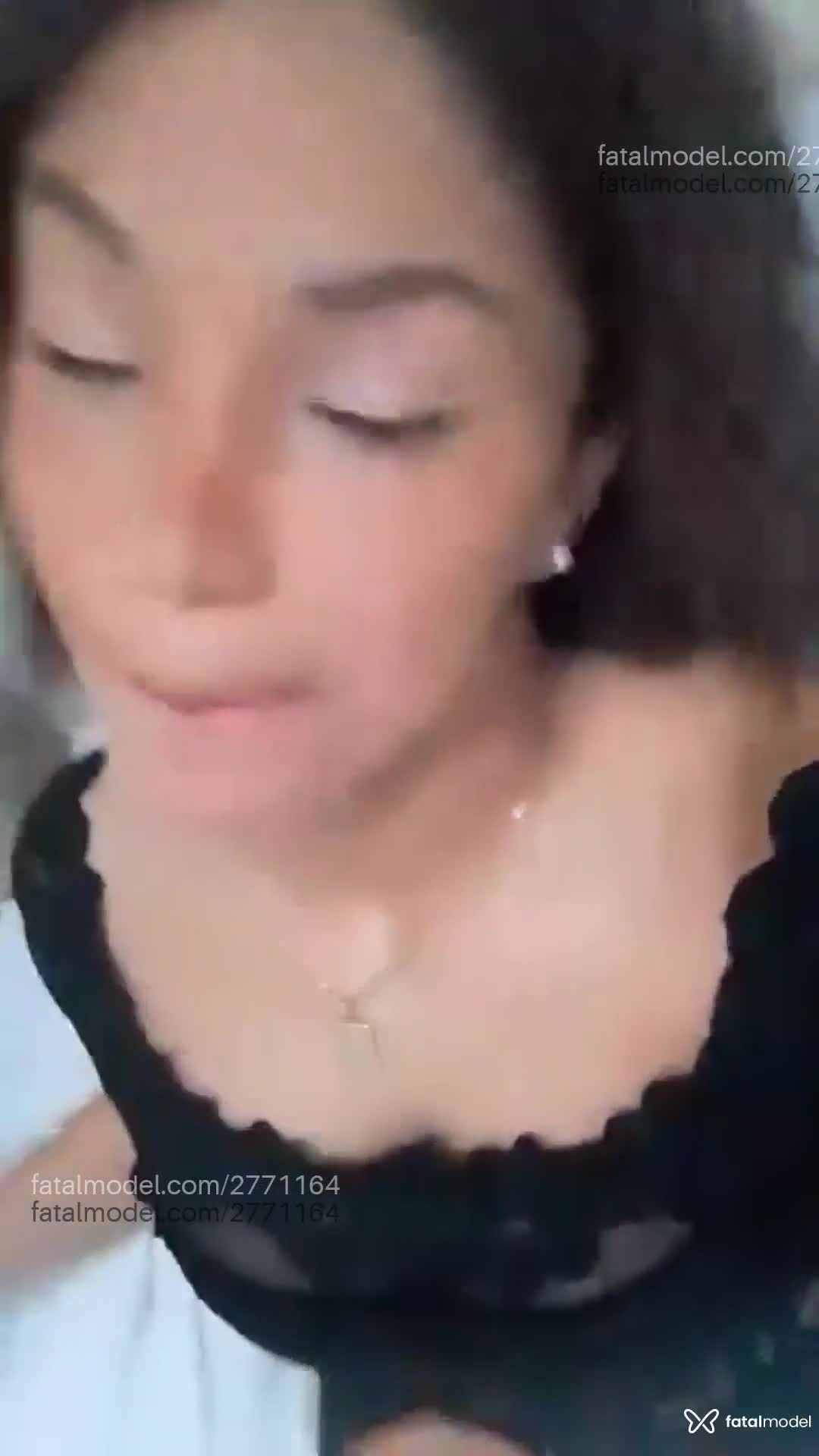 Acompanhante mulher com cabelo castanho de olhos verdes em Curitiba Acompanhante mulher com cabelo castanho de olhos verdes em Curitiba - Geórgia