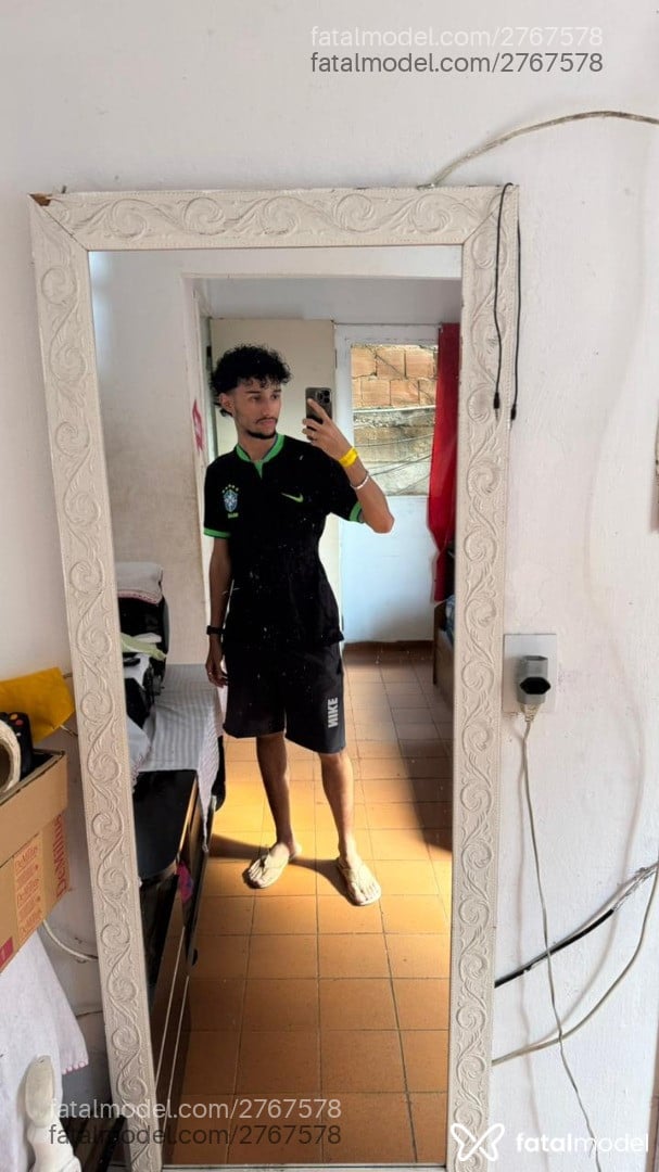 Acompanhante homem com cabelo castanho de olhos pretos - Diego Acompanhante homem com cabelo castanho de olhos pretos - Diego