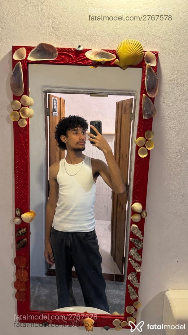 Acompanhante homem com cabelo castanho de olhos pretos - Diego Acompanhante homem com cabelo castanho de olhos pretos - Diego