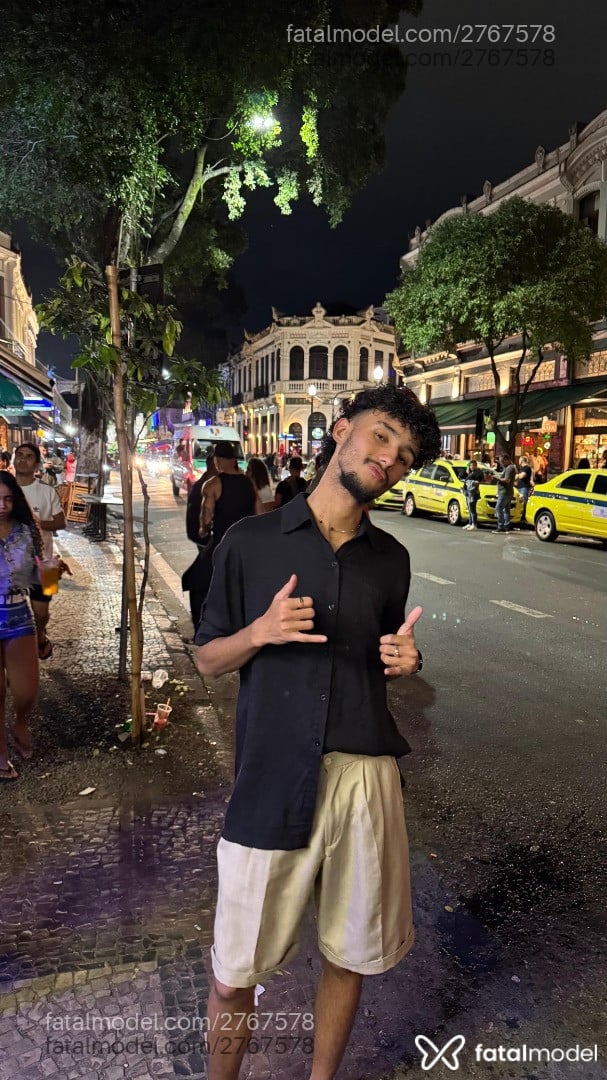 Acompanhante homem com cabelo castanho de olhos pretos - Diego Acompanhante homem com cabelo castanho de olhos pretos - Diego