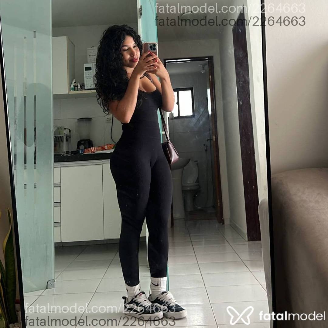 Acompanhante mulher morena (o) de olhos pretos - Lorena Castro