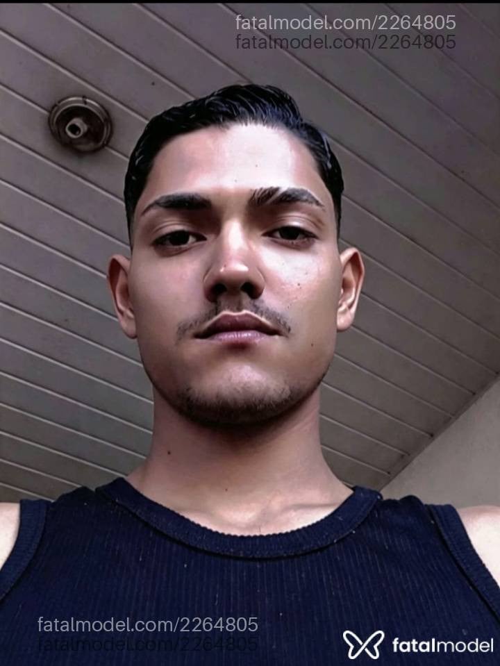 Acompanhante homem morena (o) de olhos castanhos em Uberlândia - Dominic