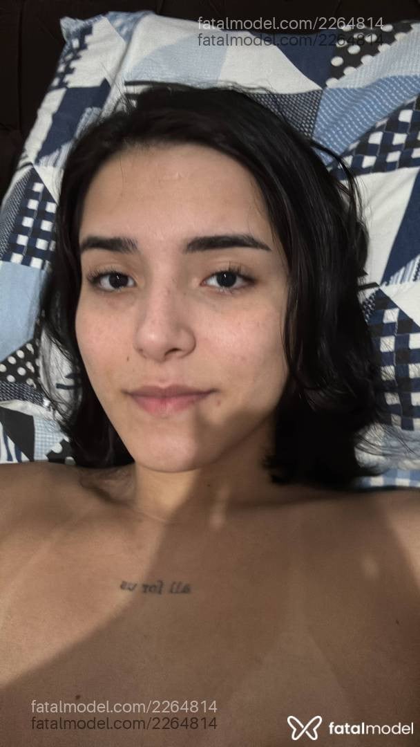 Acompanhante mulher trans morena (o) de olhos pretos - Isabella Sfadinha